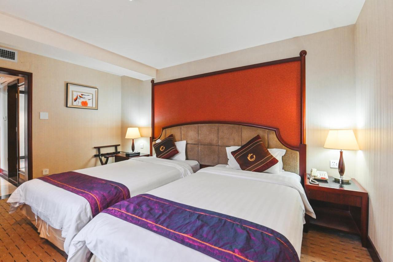 Royal Plaza Hotel Kuangcsou Kültér fotó