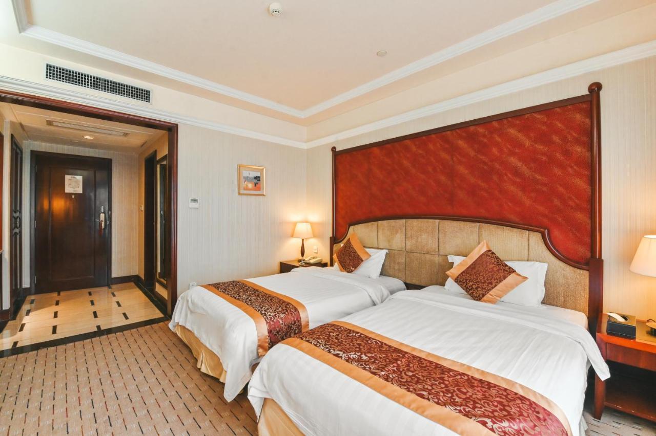 Royal Plaza Hotel Kuangcsou Kültér fotó