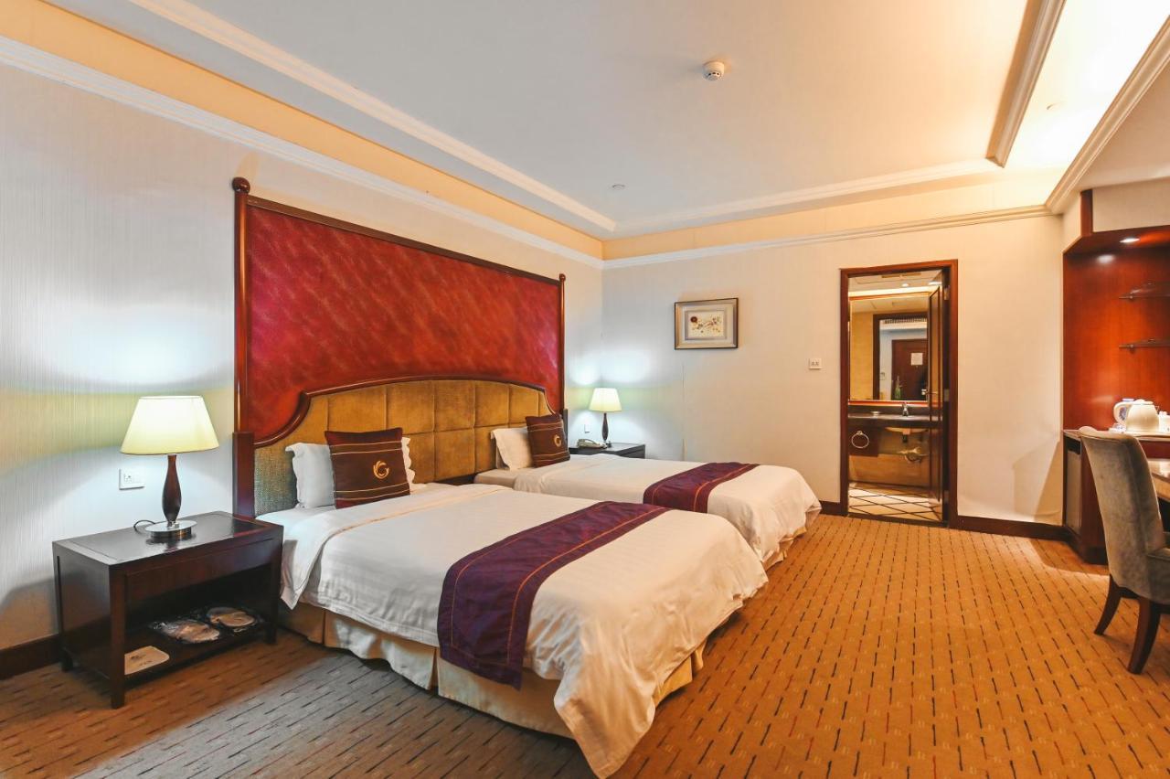 Royal Plaza Hotel Kuangcsou Kültér fotó