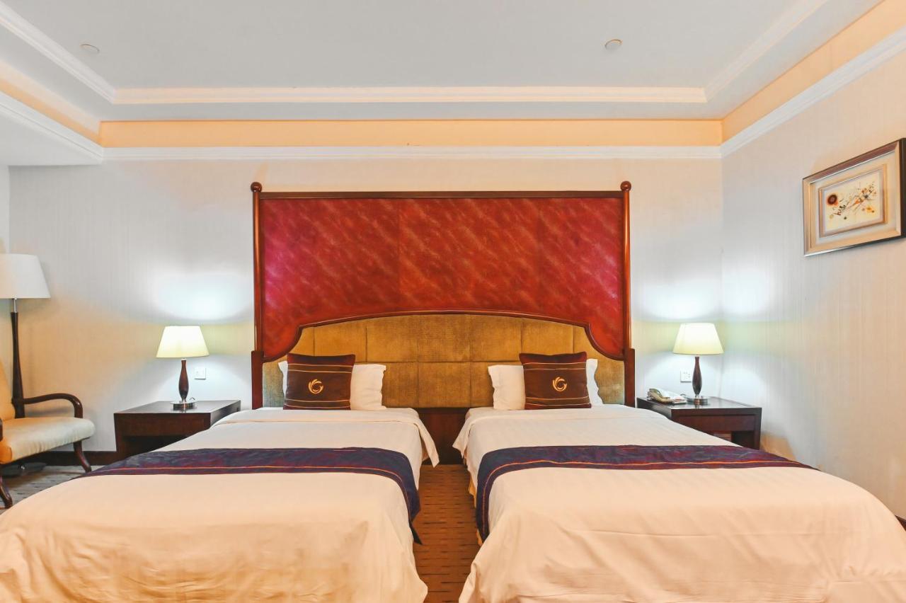 Royal Plaza Hotel Kuangcsou Kültér fotó