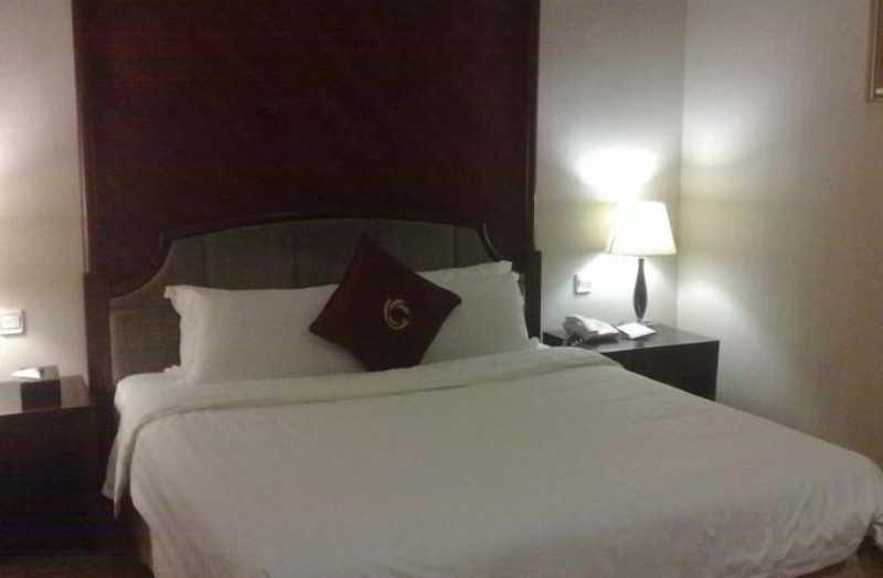 Royal Plaza Hotel Kuangcsou Kültér fotó